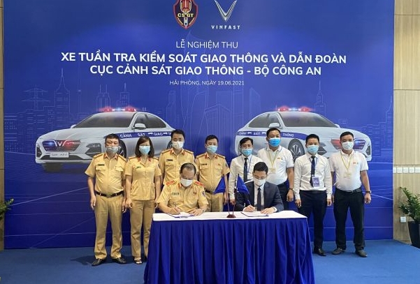 Nghiệm thu xe tuần tra kiểm soát giao thông và dẫn đoàn